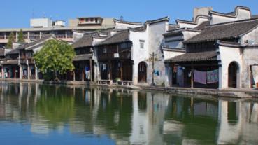 逃离废弃的建筑